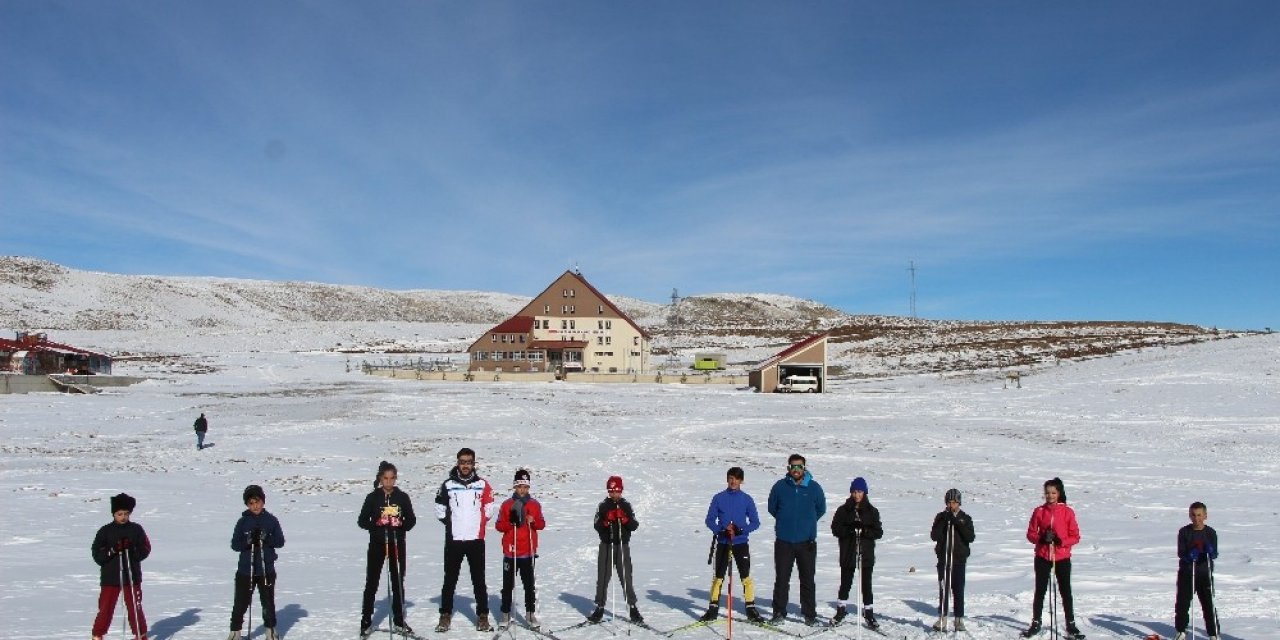 Hesarek Beyaza Büründü, Kayaklı Koşu Sporcuları Eğitime Başladı