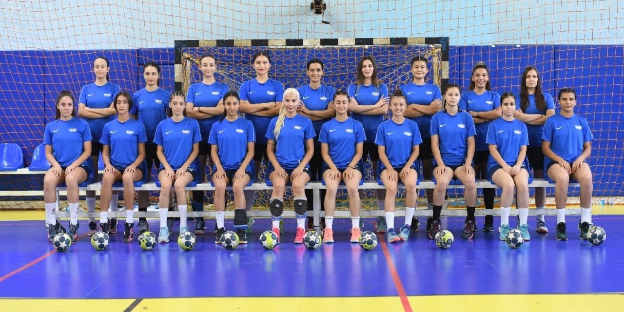 Mavi Kelebekler, İlk Maçtan Galip Ayrıldı