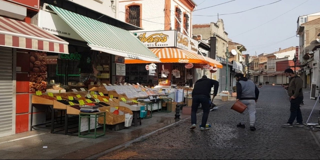 Kısıtlamada İşletmelerini Açan Esnafın Sayısı Artıyor
