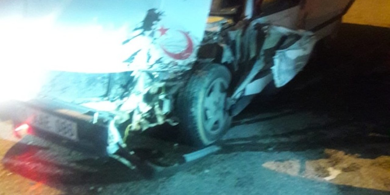 Jandarma Ekiplerinden Kaçarken Kazaya Karıştı, 3 Yaralı