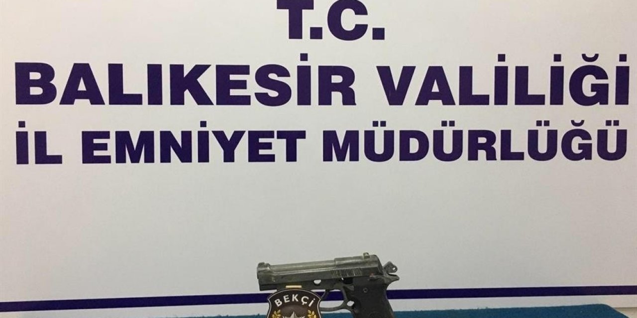 Balıkesir’de Polis 17 Aranan Şahsı Yakaladı