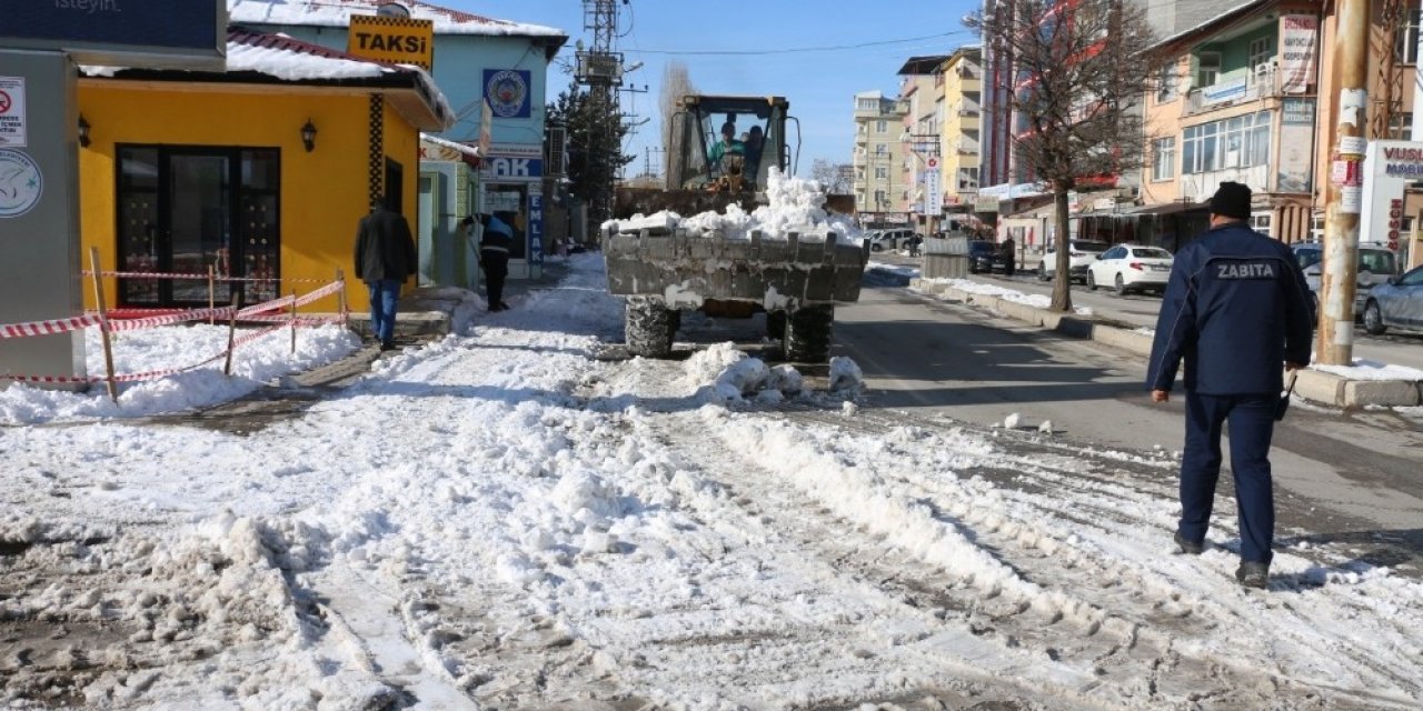 Erciş Belediyesinden Kar Seferberliği