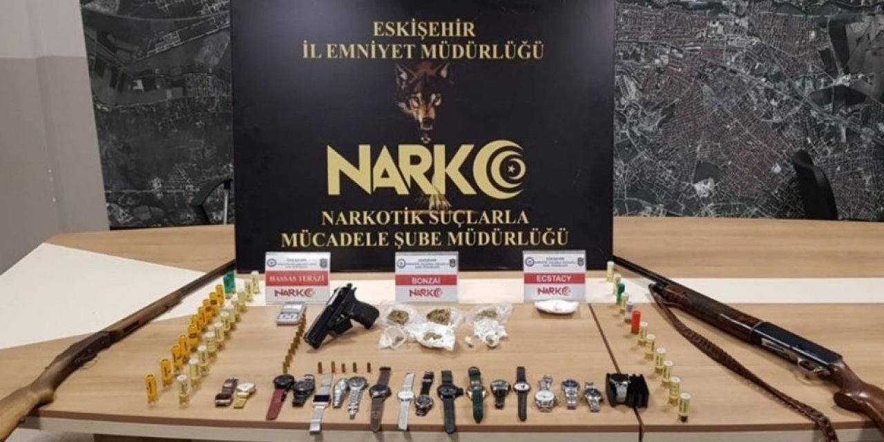 Eskişehir’de Sokak Satıcılarına Baskın: 5 Gözaltı