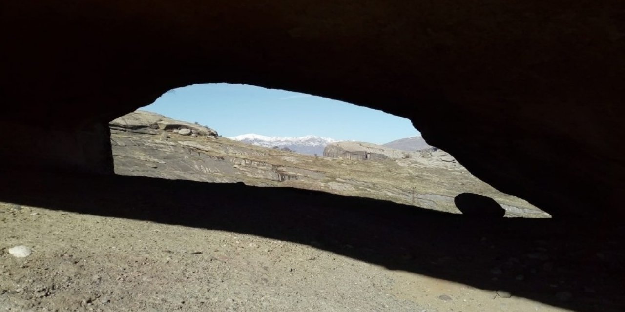 Kulp’taki Deliklitaş Mağarası Ziyaretçilerini Bekliyor