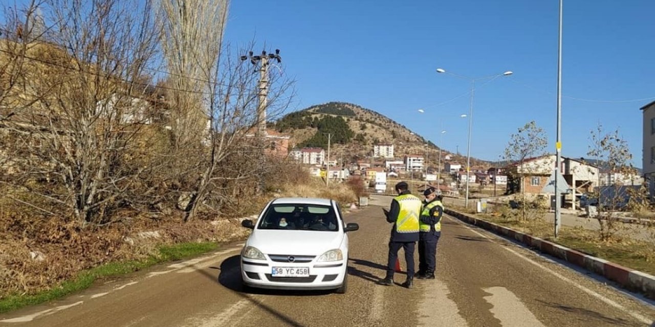 Jandarma’dan Sokağa Çıkma Yasağı Uygulaması