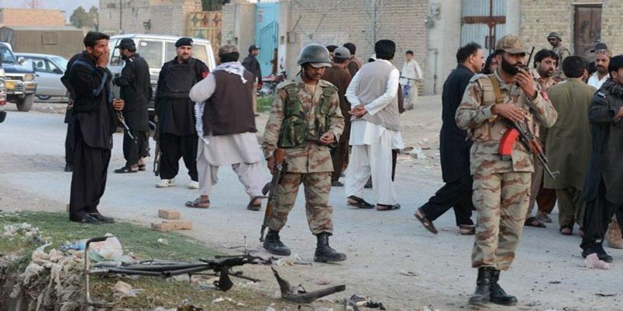 Pakistan’da Kontrol Noktasına Saldırı: 7 Ölü