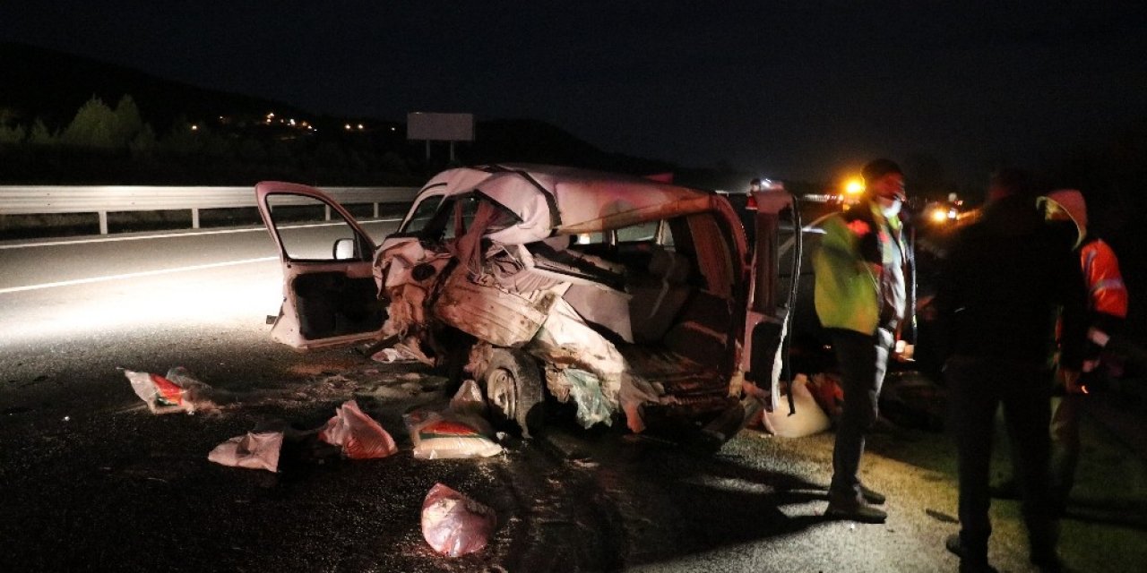 Tem’de Otomobilin Çarptığı Hafif Ticari Araç Sürücüsü Öldü