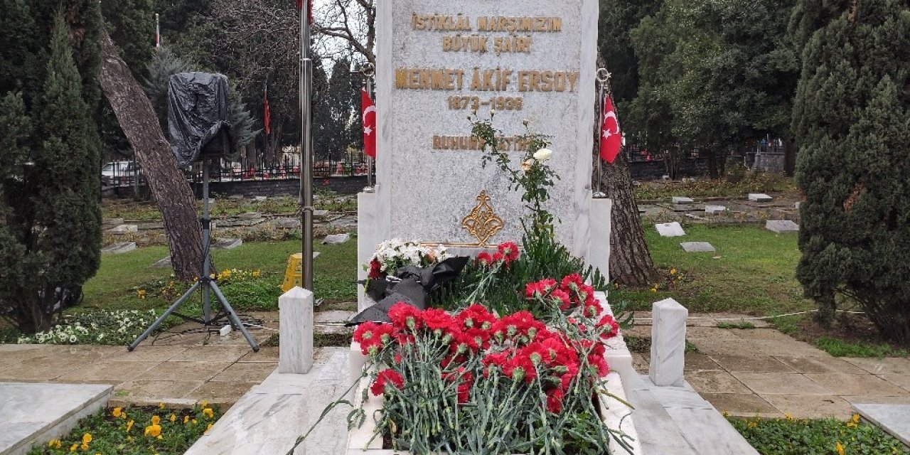 Mehmet Akif Ersoy Mezarı Başında Dualarla Anıldı