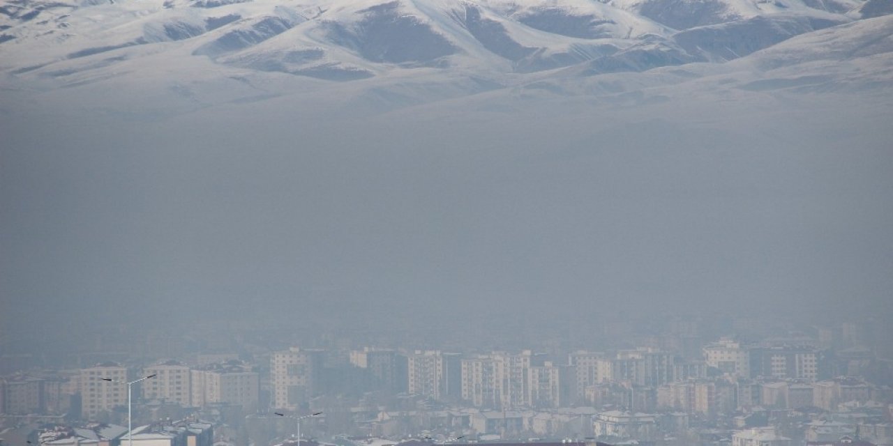 Erzurum’da Hava Kirliliği Siyah Bulutlar Oluşturdu