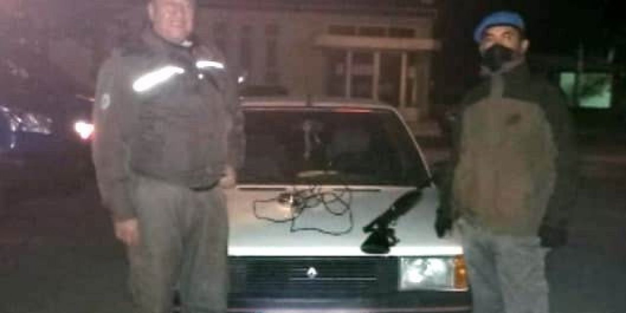 Far Avı Yaptılar, Otomobillerinden Oldular
