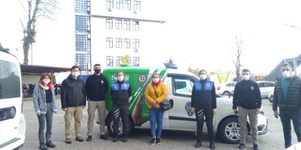 Sokak Hayvanlarına Polis Şefkati
