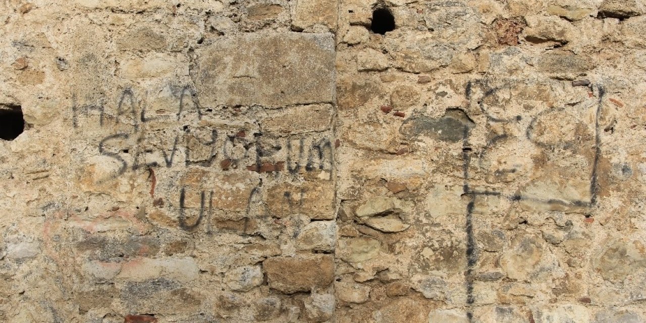 Sinop’ta Tarihi Surlara Saygısızlık