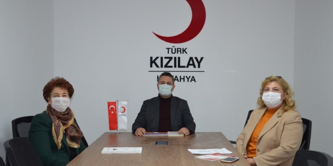 Kütahya’da Kızılay’ın İlk Kadın Kolları Başkanı Semra Sarıışık Tozaraydın Oldu