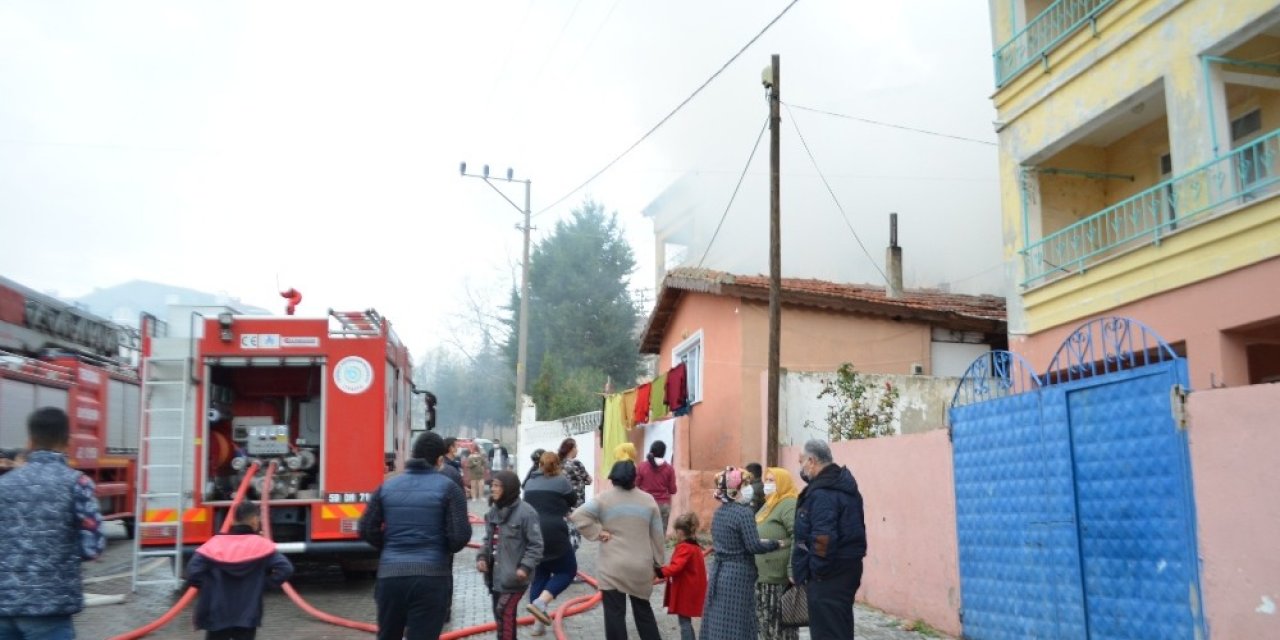 Yangın Çıktı Sosyal Mesafe Unutuldu