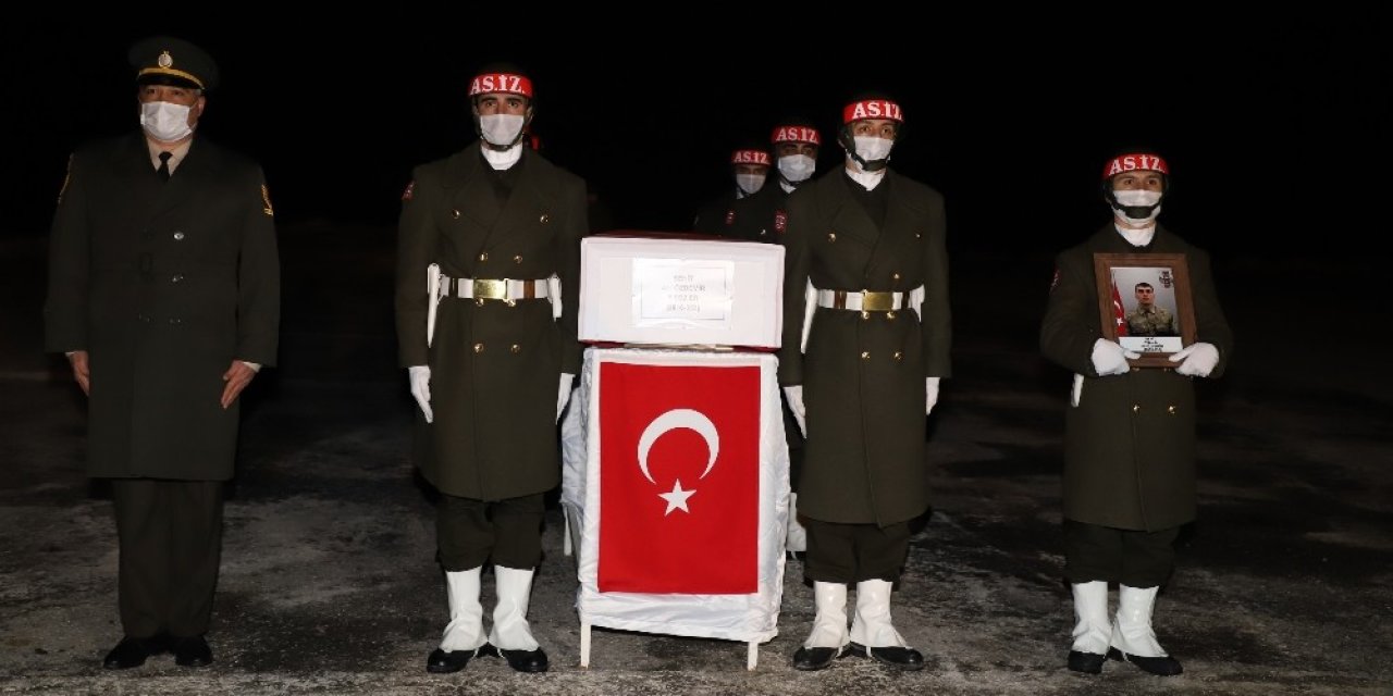 Çığ Altında Kalarak Şehit Olan Asker İçin Hakkari’de Tören Düzenlendi