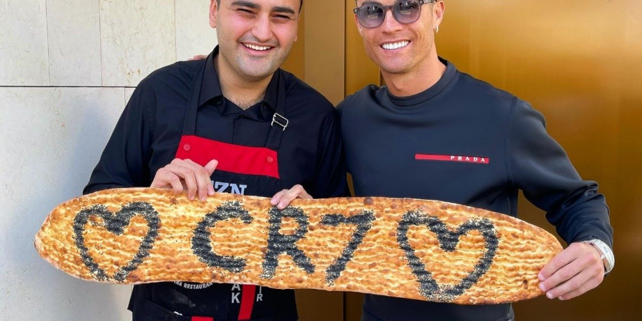 Türk Şef Czn Burak Yüzyılın Futbolcusu Seçilen Ronaldo’yu Dubai’deki Restoranında Ağırladı