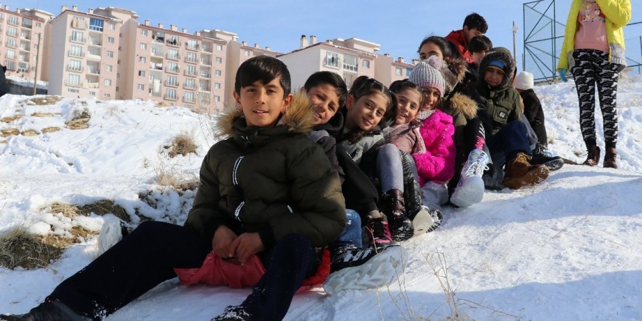 Çocukların 3 Saatlik Kızak Keyfi