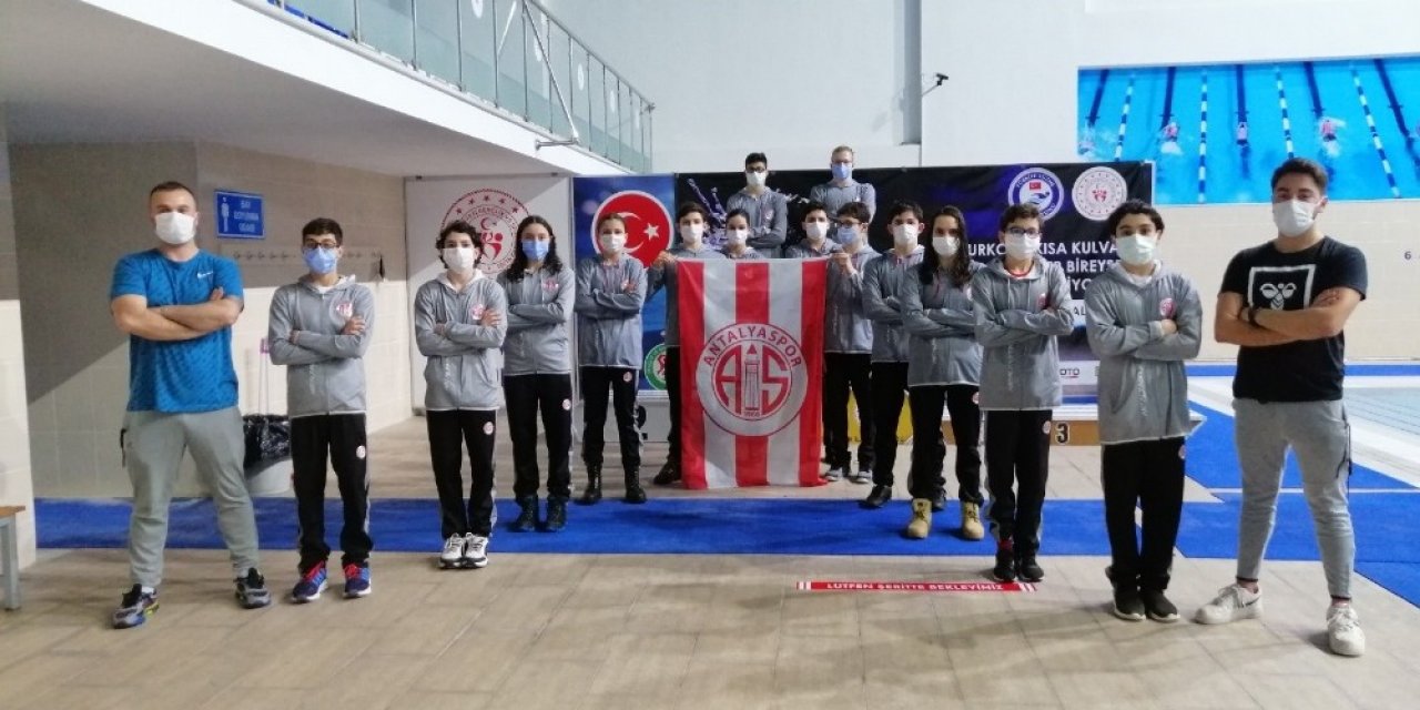 Antalyaspor Yüzücüleri Rekora Doymuyor
