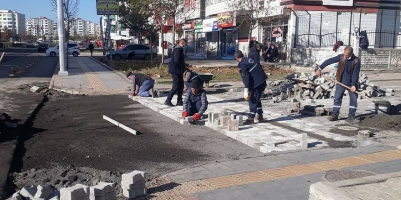 Bağlar’da Parke Taşı Döşeme Çalışmaları Devam Ediyor