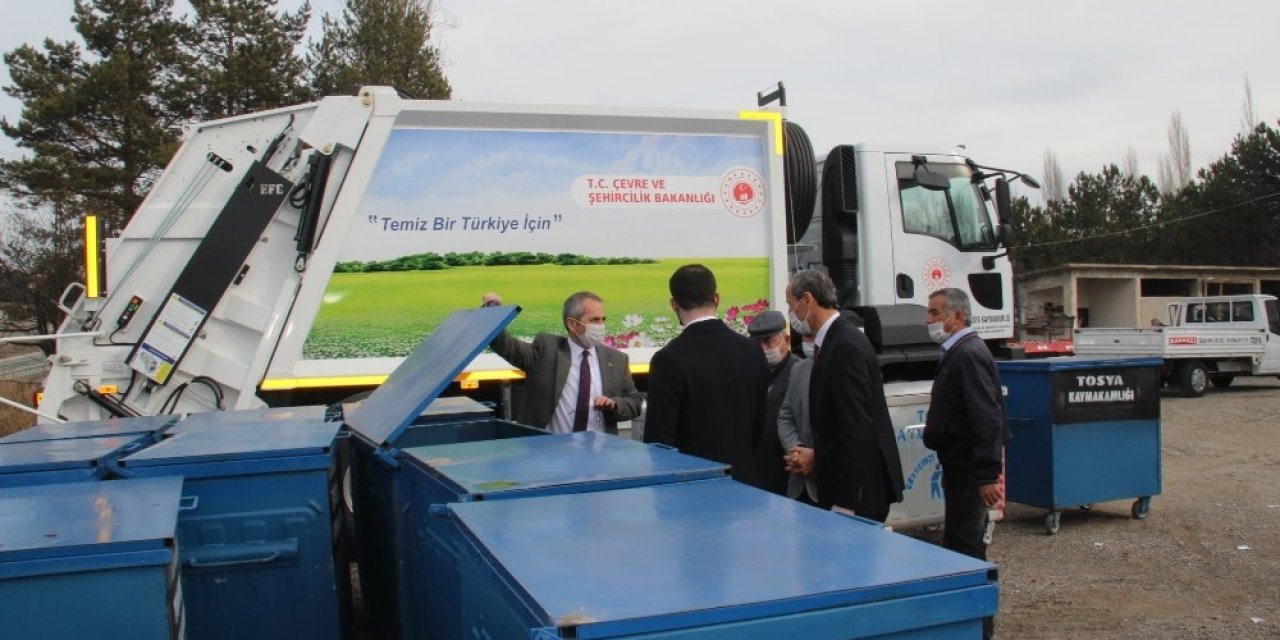 Tosya Kaymakamlığından Köylere Çöp Konteyneri Dağıtımı Sürüyor