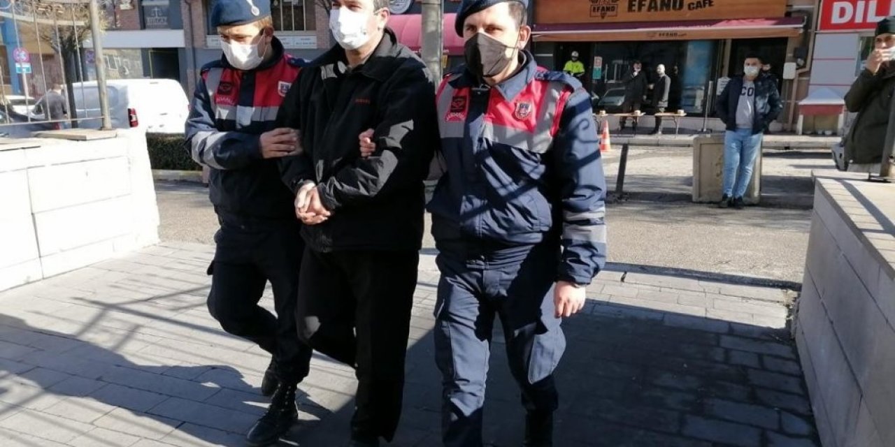 Jandarma Silah Satıcısını Alıcı Kılığına Girerek Yakaladı