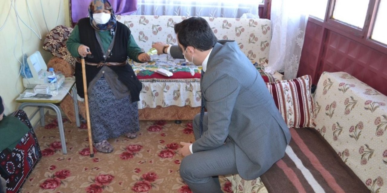Gönül Yapmak İçin Sıcak Aç Dağıtıyor
