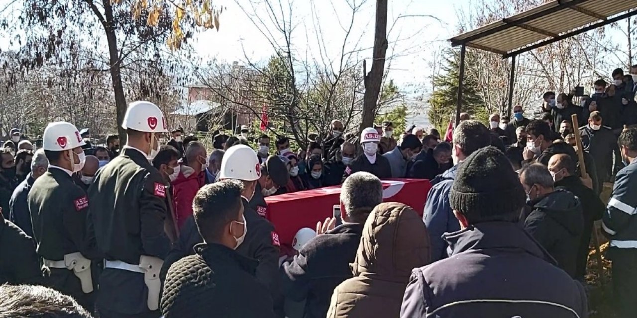 Kazada Hayatını Kaybeden Teğmen Toprağa Verildi