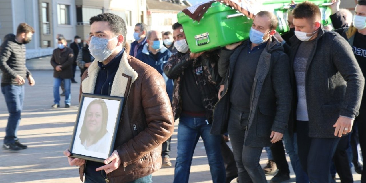 Korona Virüse Yenik Düşen Nihal Hemşire Toprağa Verildi