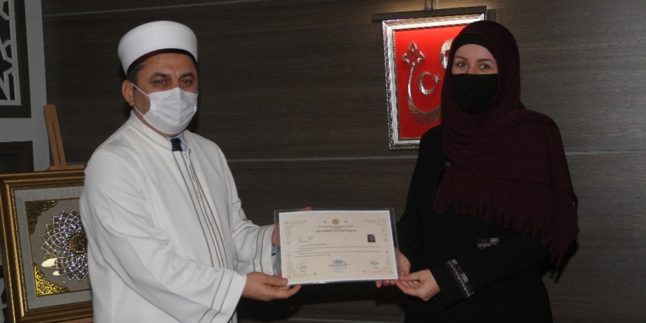 Fethiye’de Müslüman Olan İngiliz “elif” Adını Aldı