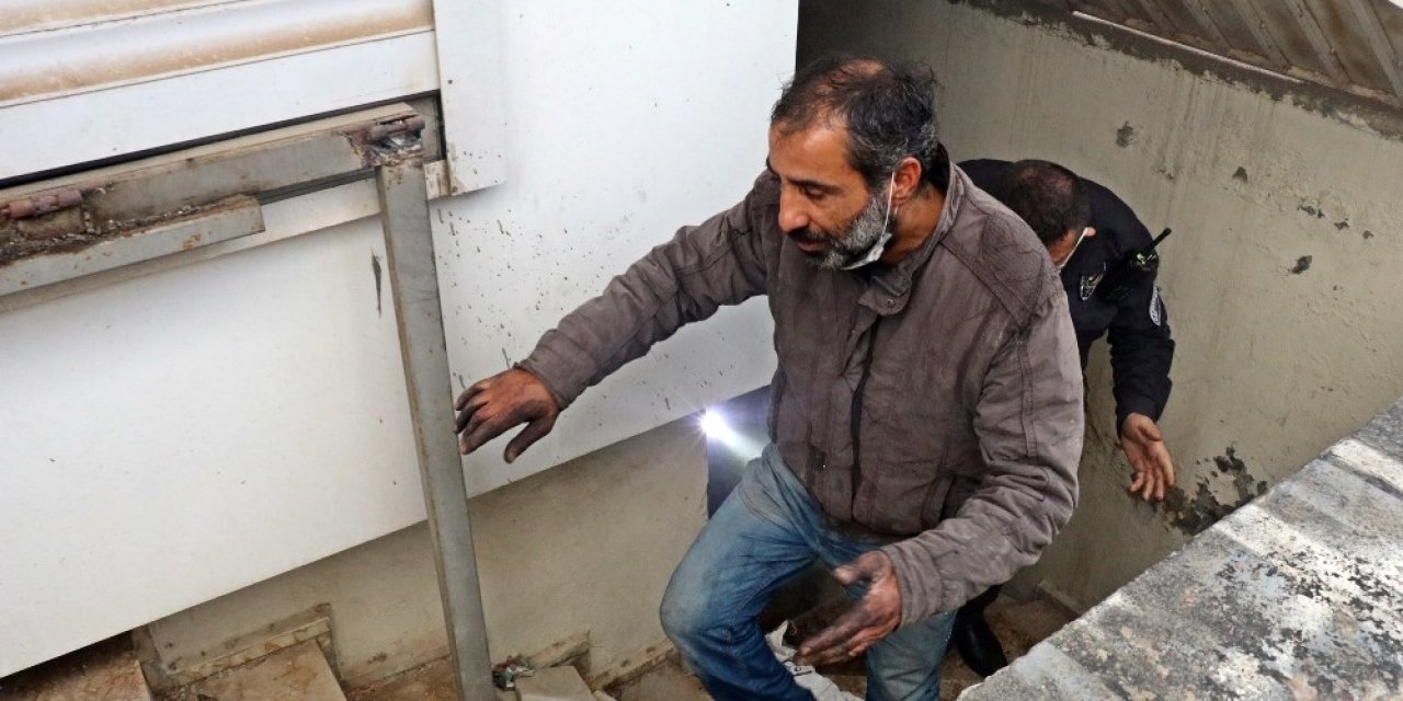 Duman Çıkan Depodan Kömür Gibi Çıktı, Gazetecilere Demediğini Bırakmadı