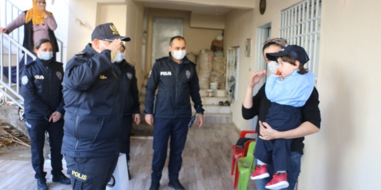 Polisliğe Olan Sevgisini Cimer’den Anlatan Küçük Mert’e Polislerden Pastalı Sürpriz