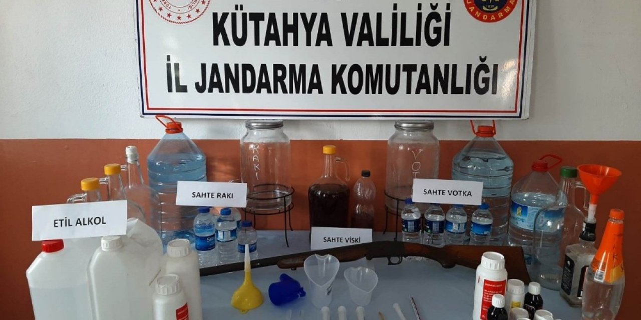 Pazar Yerinde Sahte İçki Satan Şahıs Yakalandı