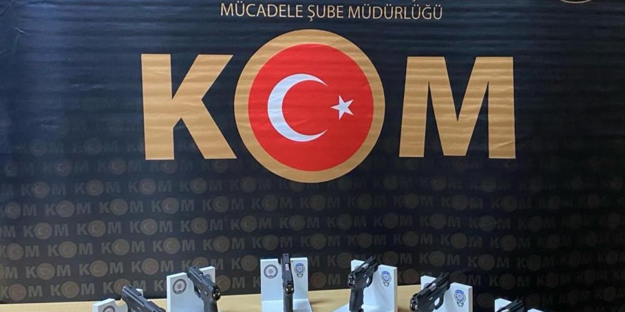 Durdurulan Araçtan 7 Adet Ruhsatsız Tabanca Çıktı: 2 Gözaltı