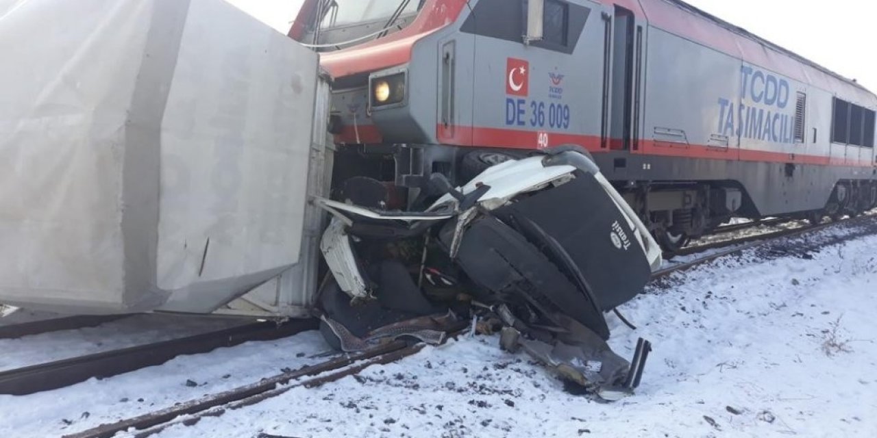 Erzurum’da Tren Kamyonete Çarptı: 1 Yaralı