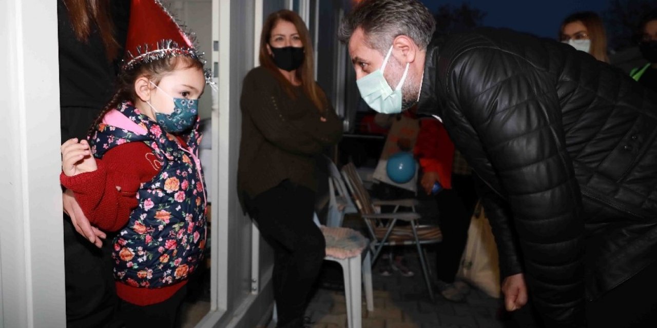 Konteyner Kentteki Çocuklara Yeni Yıl Sürprizi