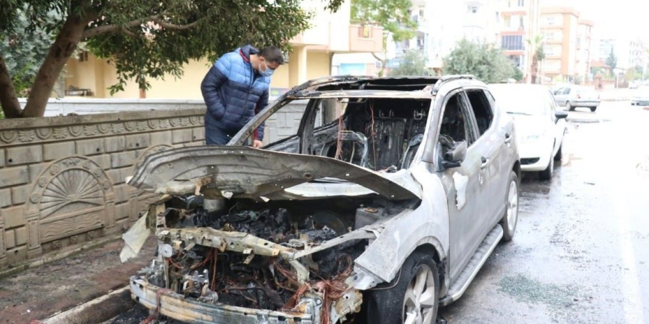 Antalya’da Öğretmeni Uykusundan Uyandıran Araç Yangını