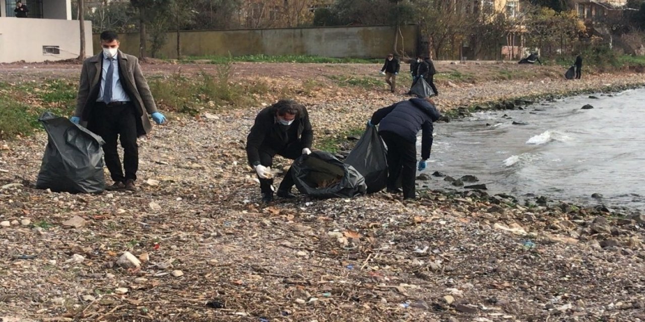 Körfez’de Kıyıdan 200 Kilogram Atık Toplandı