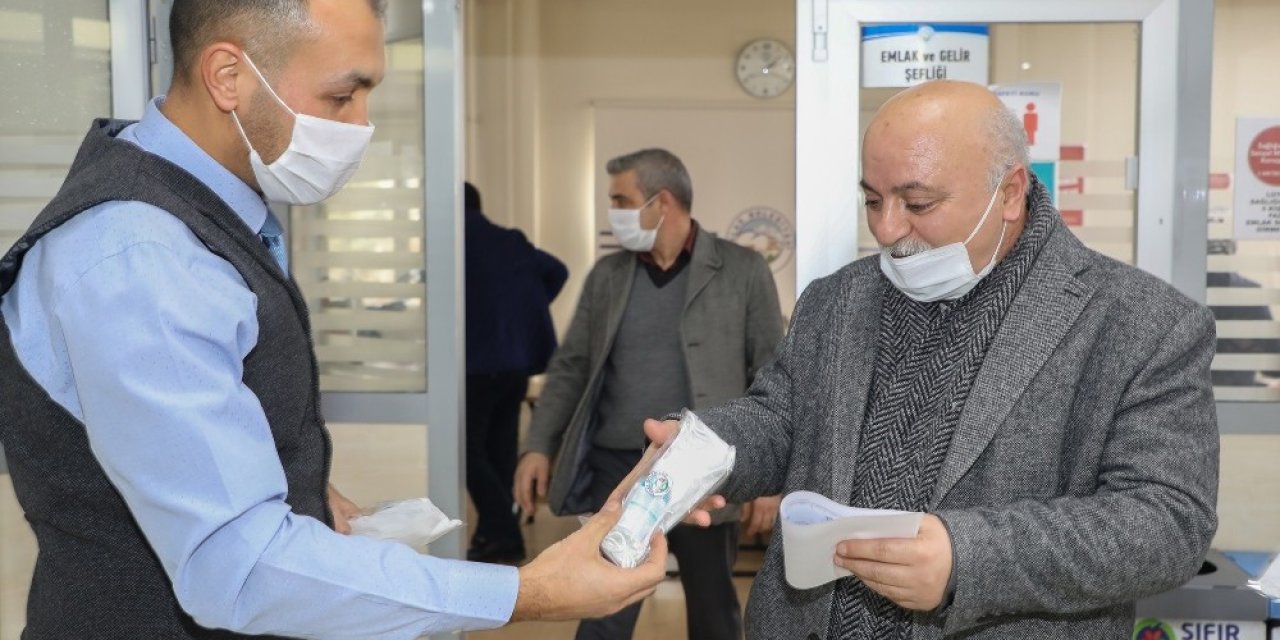 Talas’tan Vergi Yapılandırması İçin Gelenlere Hijyen Paketi