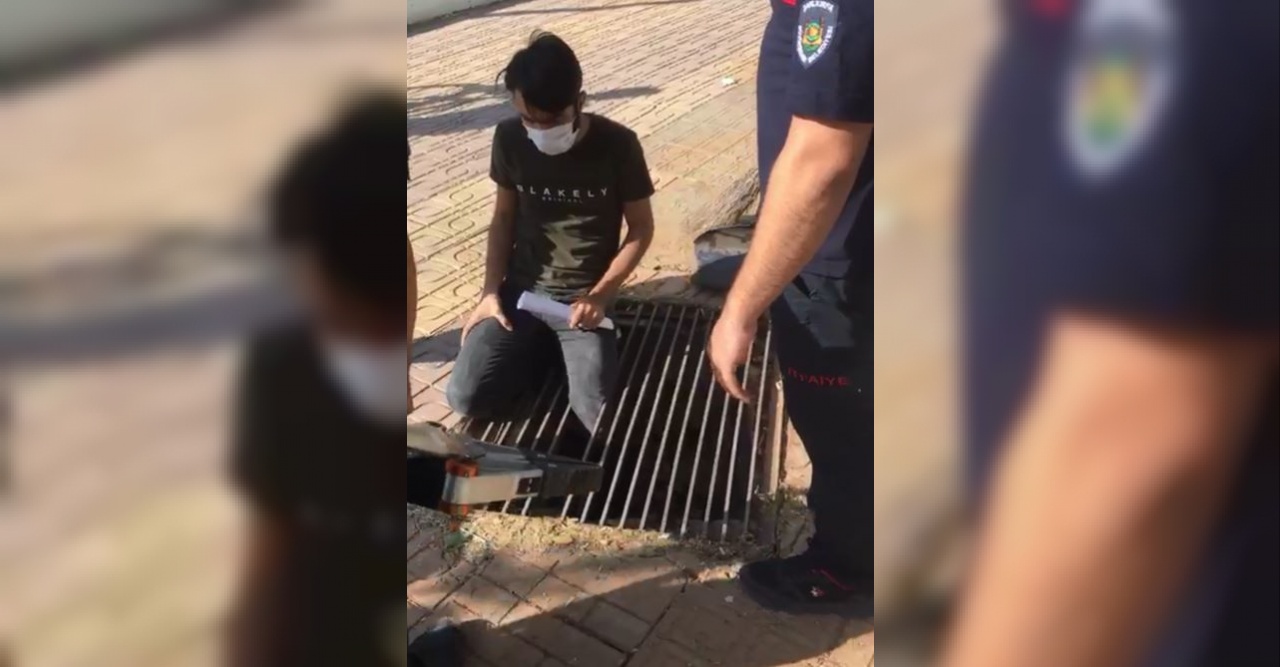 Ayağı mazgala sıkışan vatandaşın yardımına itfaiye yetişti