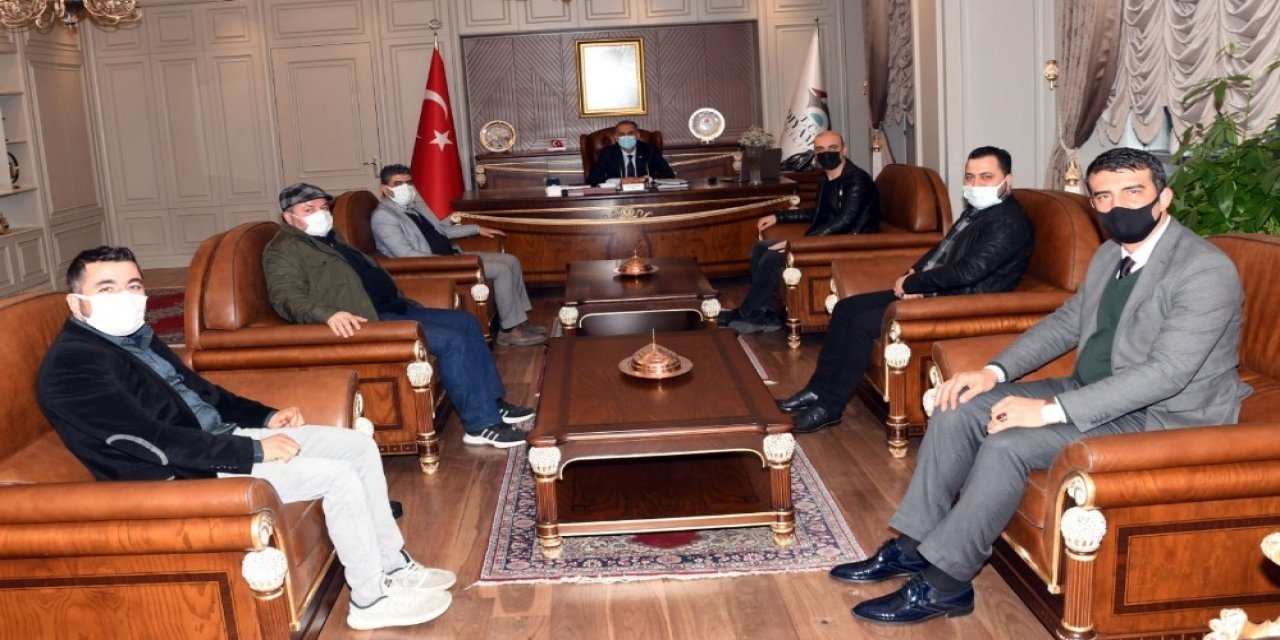 Radyo Yöneticileri Vali Çuhadar İle Bir Araya Geldi