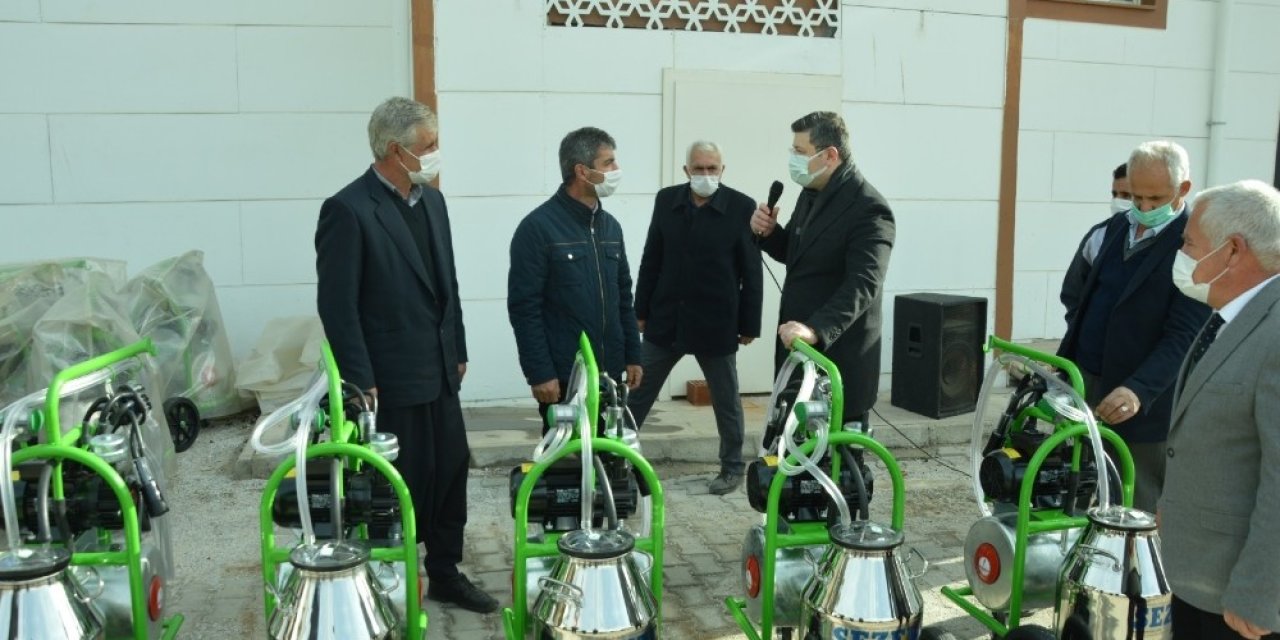 Çelikhan’da Yetiştiricilere Süt Sağım Makinesi