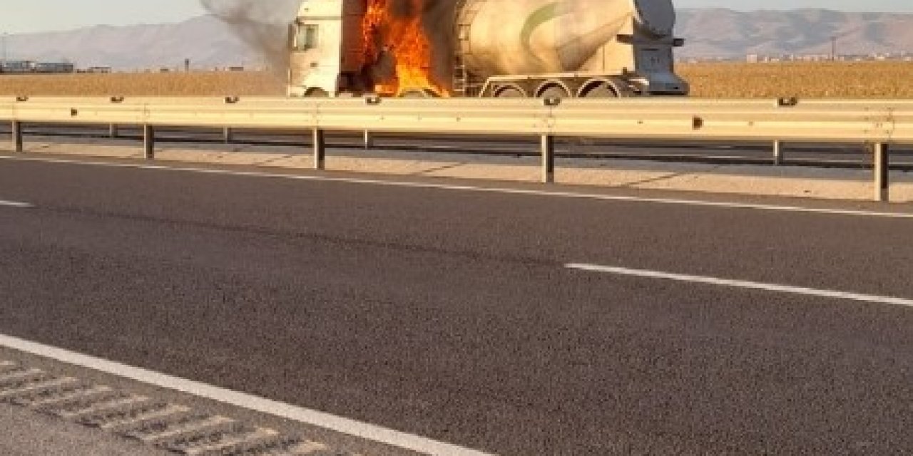 Seyir Halindeki Lpg Tankeri Alev Aldı