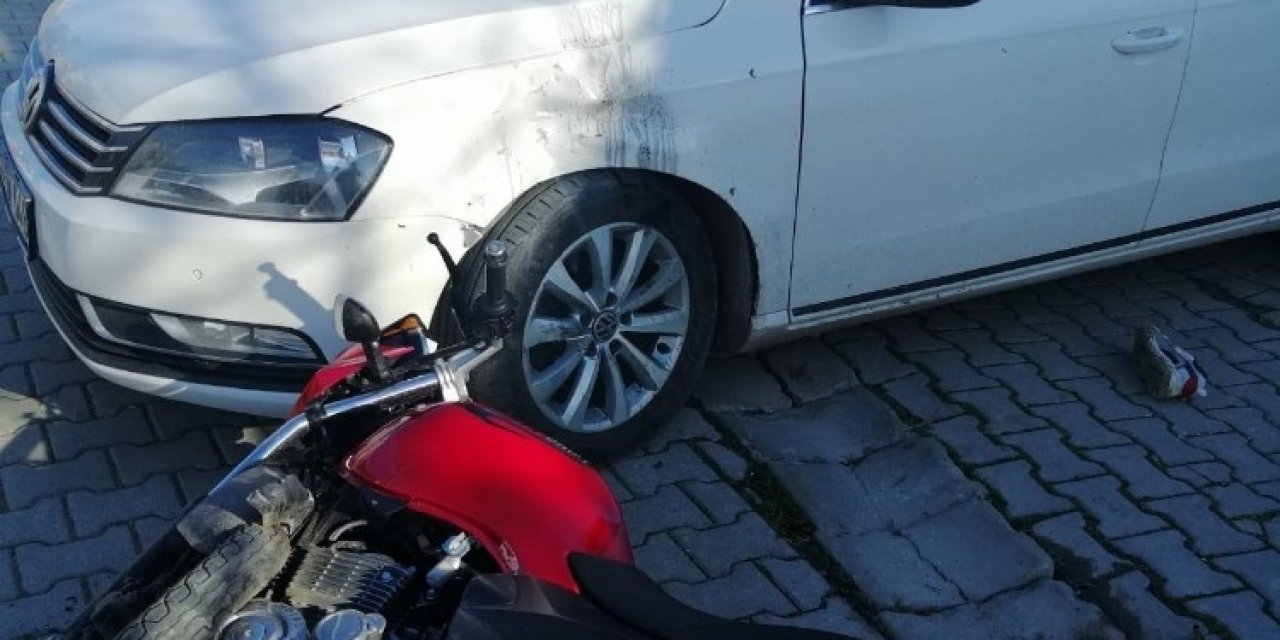 Motosiklet Ve Otomobil Çarpıştı: 1 Yaralı