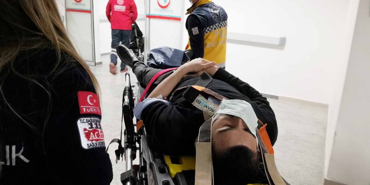 Aksaray’da Kamyonet İle Otomobil Çarpıştı: 2 Yaralı
