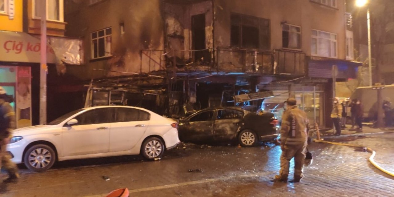 Bahçelievler’de Dükkana Giren Otomobil Alev Topuna Döndü