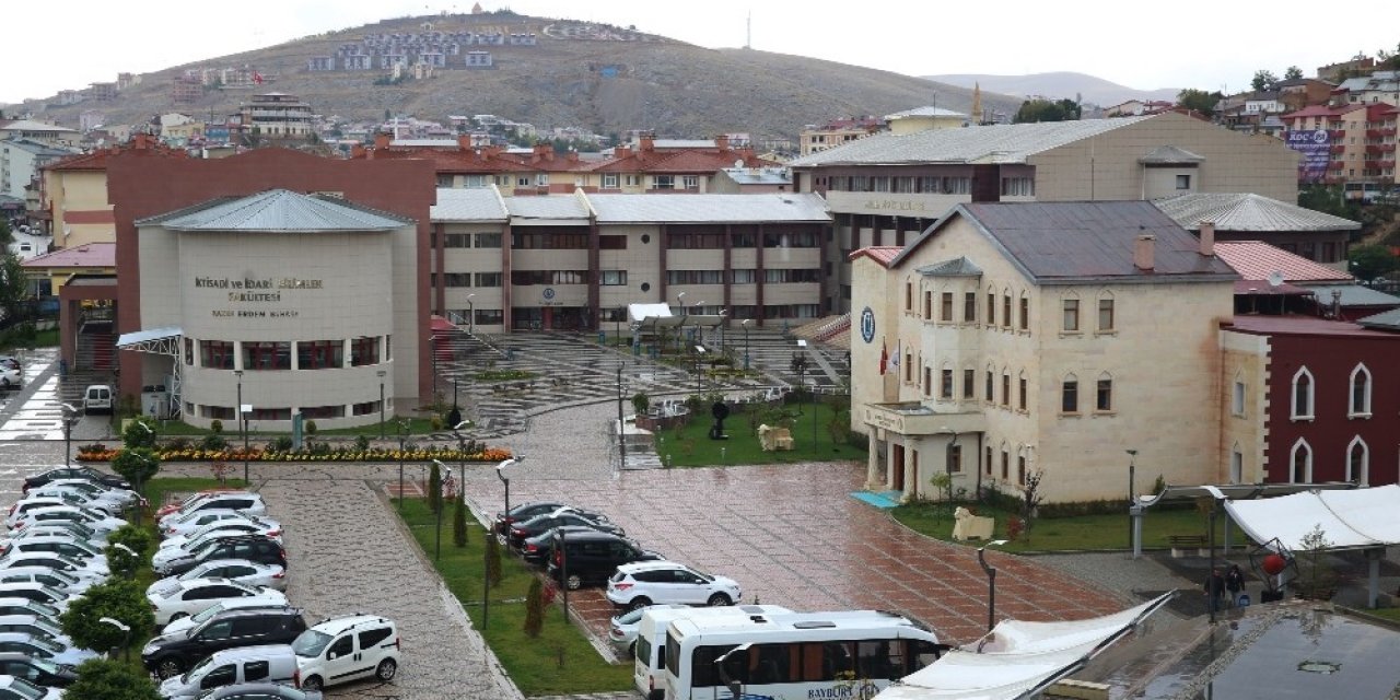 Anne Üniversitesi Üçüncü Mezunlarını Verdi