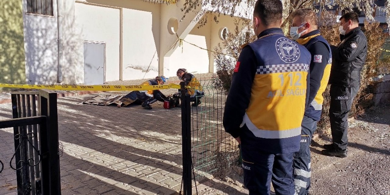 Boşanma Aşamasındaki Kadın 8. Kattan Atlayarak Yaşamına Son Verdi