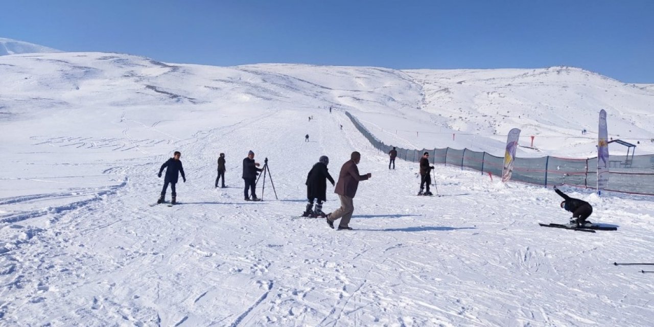 Çaldıran’da Kayak Sezonu Açıldı