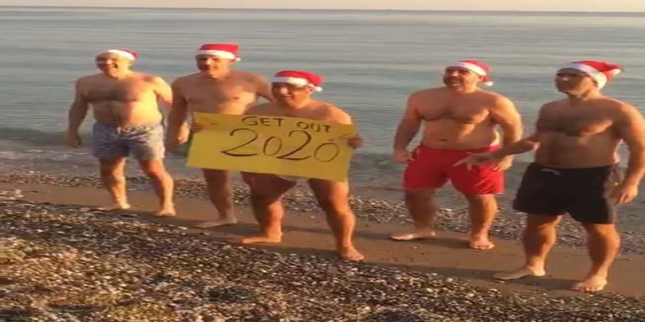 Antalya’da Norveçliler, 2021’i Denize Girerek Kutladı