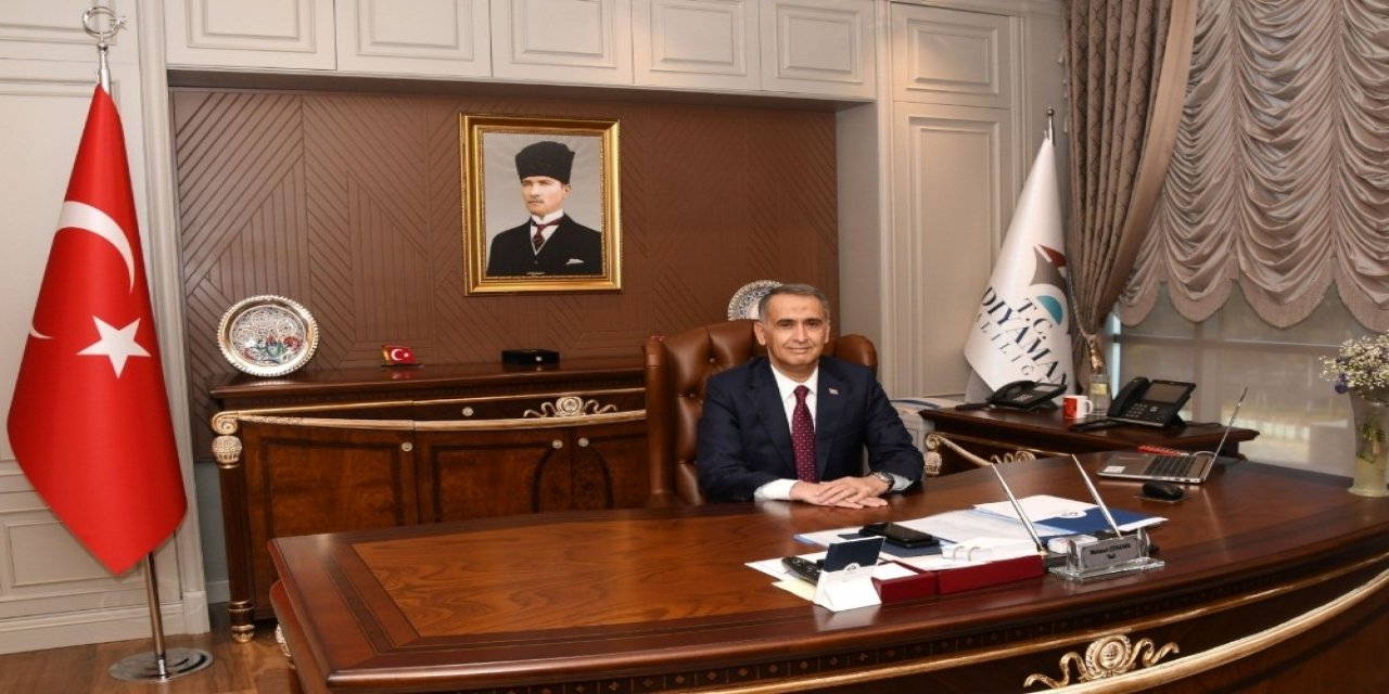Vali Çuhadar’dan Yeni Yıl Mesajı